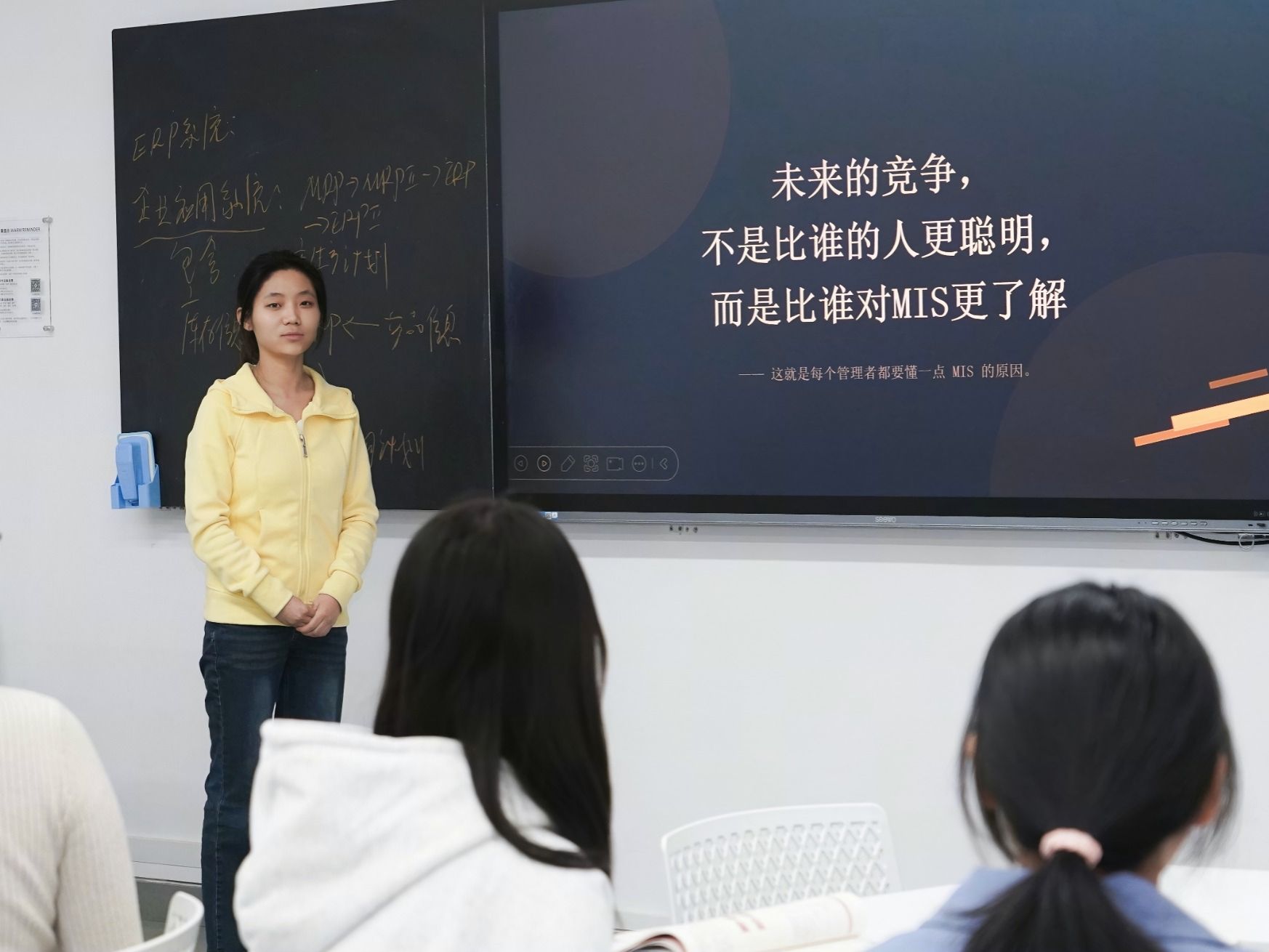 宝藏专业课 | 这堂模拟拍卖课，把知识“玩”明白了！