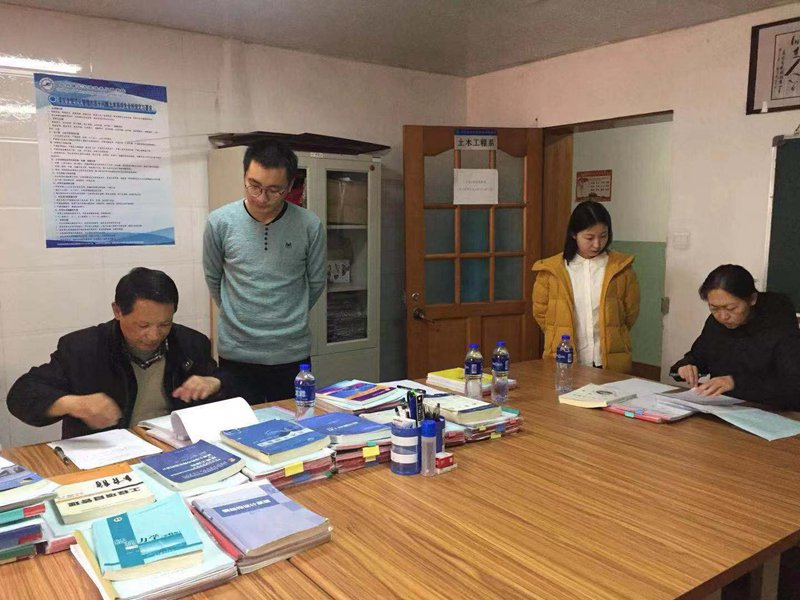 201902281551345205316713.jpg 学校开展2019春季学期开学前教师教学准备工作检查