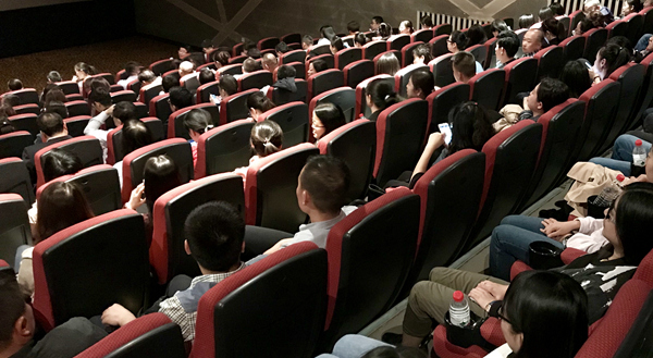 微信图片_20180403142156.jpg 学院党委组织教职工党员集体观看纪录片《厉害了,我的国》
